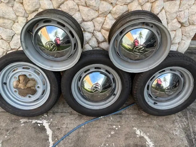 5 RODAS 15 MEIA TALA, 4 CALOTAS E 2 PNEUS - FUSCA OU KOMBI