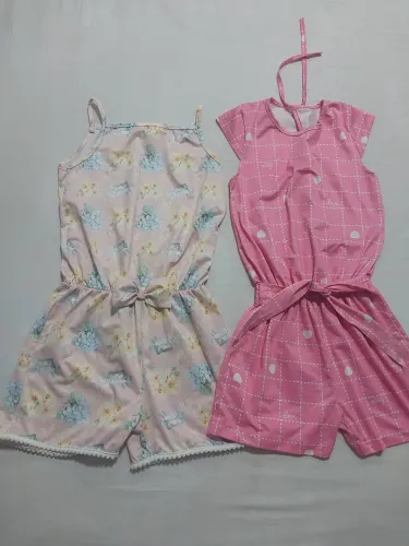 Kit menina 2 calças e 2 macaquinho 12 anos por 70 reais