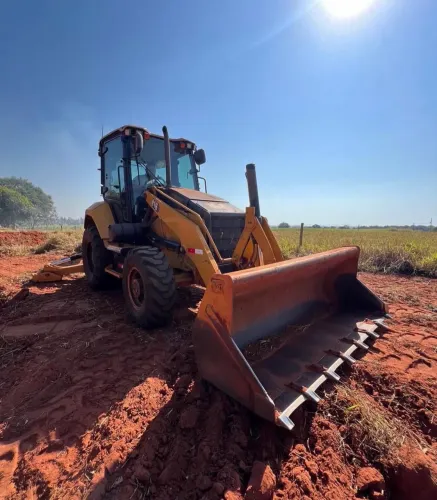 Retroescavadeira Caterpillar 416 22/22 - Parcele 