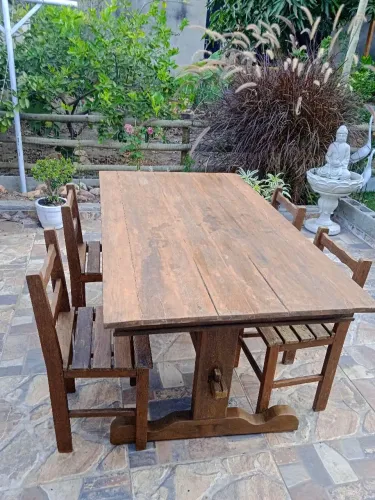 Mesa de madeira maciça