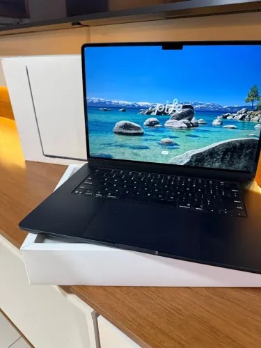 MacBook Air M4 15 polegadas / 256 SSD 16gb de ram / impecável