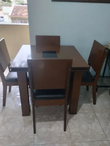 Mesa de Sala jantar com 4 cadeiras