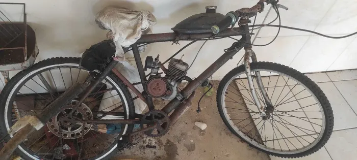 Vendo duas bikes uma aro 20 e outra aro 24