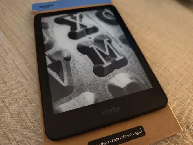 Kindle Paperwhite 12 (Tela Maior, 7 pol, prova d'água, na caixa) - Envio