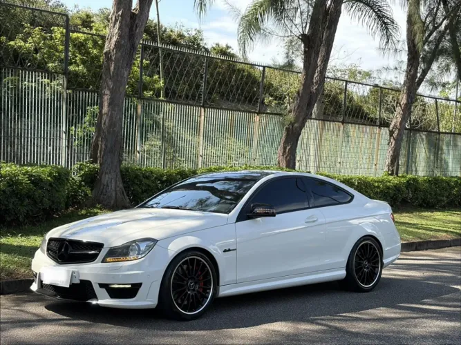 Mercedes-Benz C-63 Coupe AMG 6.2 V8 Aut. 2012