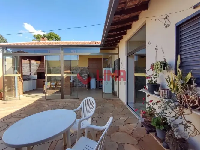 CASA NO BELA VISTA - 3 QUARTOS SENDO 1 SUÍTE - TERRENO 10X44 - BAURU/SP