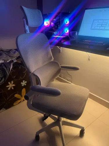 Cadeira ergonômica cinza