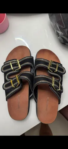 Vendo sandália numero 38