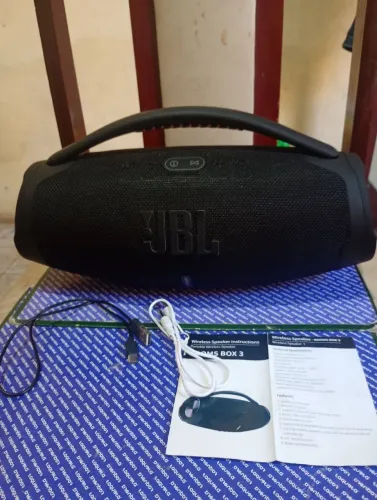 Vendo uma caixa de som booms BOX3