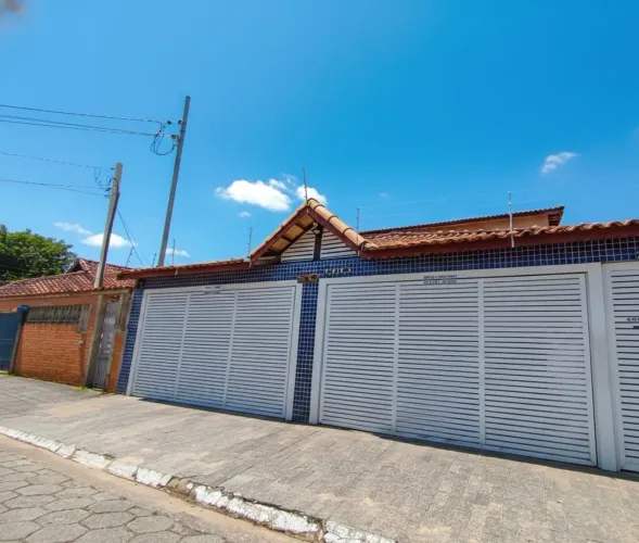 Casa de Condomínio COM QUINTAL PRIVATIVO à Venda em Guilhermina 2 Quartos, 2 Suítes, 1 Sal