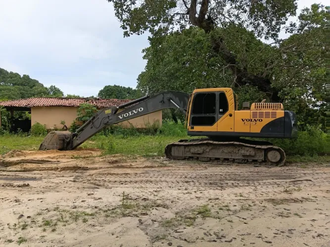 Oportunidade! Aluga- Se Escavadeira Prefeita Condição Revisada Menor Preço Menor Custo!