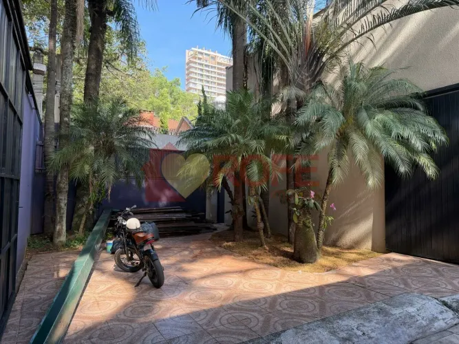 Casa com 6 Quartos e 8 banheiros para Alugar, 840 m² por R$ 65.000/Mês