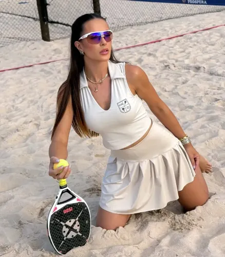 Top Cropped Pro Com Gola V P/ Tenis Beach Tennis Caju Brasil - Off White - Tam P, M, G