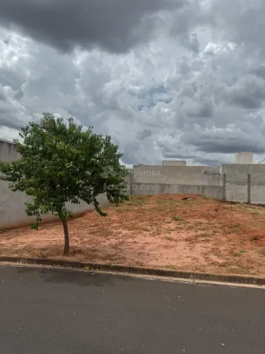 Terreno em Guapiaçu.