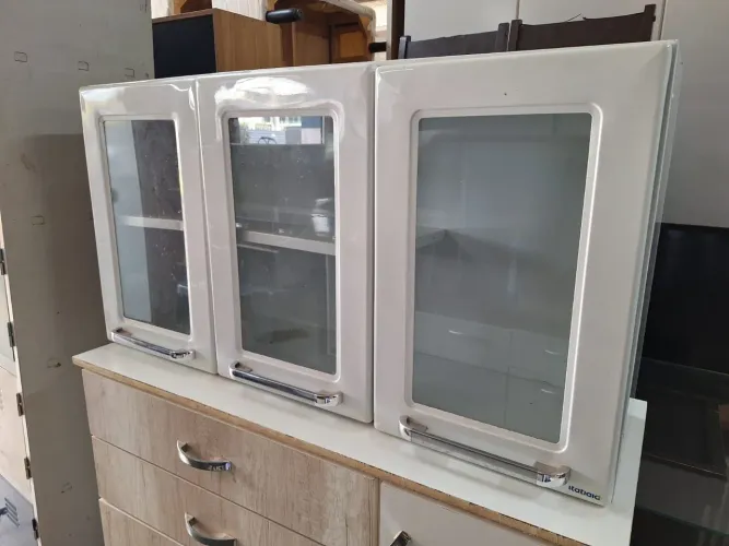 Paneleiro de aço com portas de vidro usado porém conservado ((ENTREGO GRATIS))