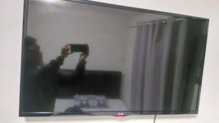 TV LG LED 42" - Modelo 42LN5400