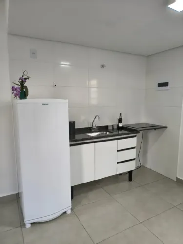 Aluga-se apto./kitnet mobiliado no Jardim Magnólia - R$ 1.577,00