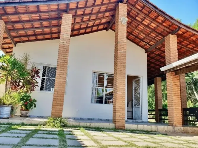 Linda Chácara Sarapui, 11.500 m², próx. Centro, 3 Quartos, Laje, 2 tanques, Escritura.