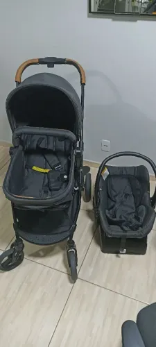 Carrinho de Bebê + Bebê Conforto (Poucos meses de uso)