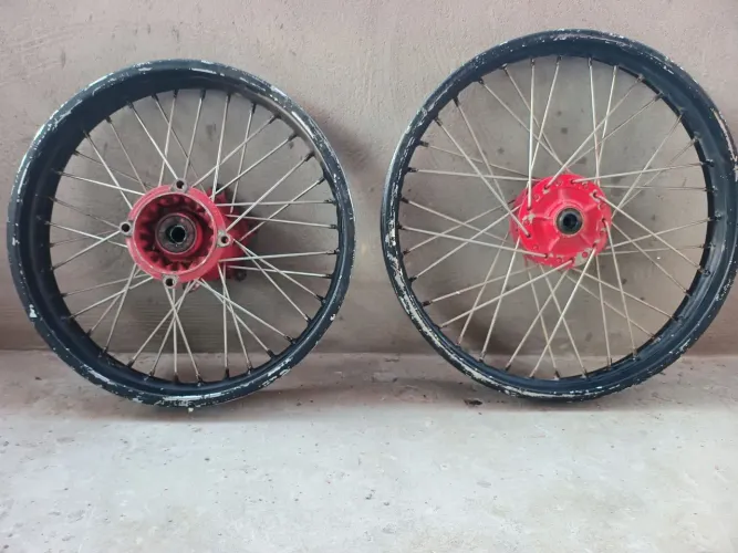 Vende se, par calha dianteiro e traseira da Honda Bros 160
