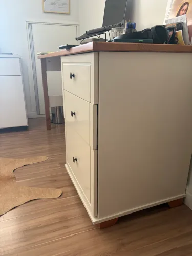 Mesa de Escritório com gavetas