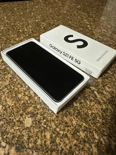 Samsung Galaxy S21 FE 5G 128 GB (detalhe na tela)