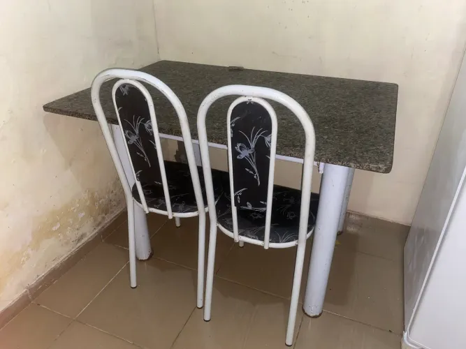 Vendo ou troco por mesa menor