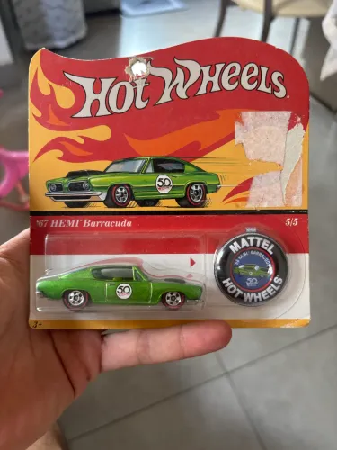 Miniatura Hotwheels ?67 HEMT Barracuda 50 anos Hotwheels 