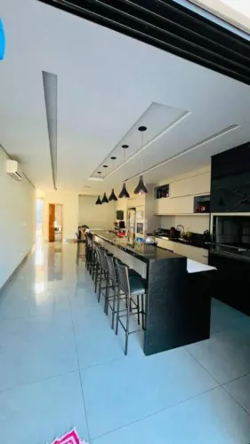 Casa com 3 dormitórios para alugar, 203 m² por R$ 8.024,85/mês - Giardino San Marco - Mari