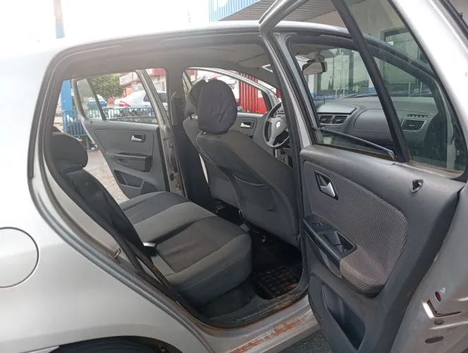 Volkswagen Fox 1.6 MI Total Flex 8V 5P 2011