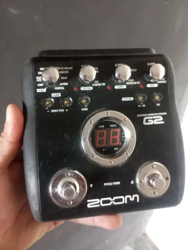 Pedaleira Zoom G2