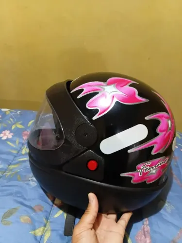 Capacete semi novo