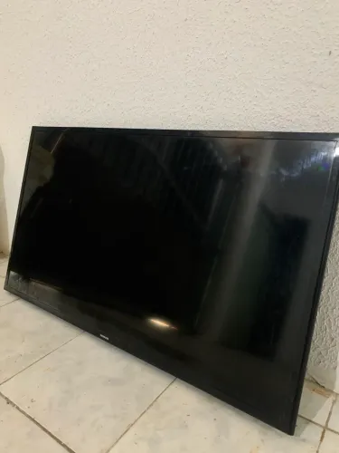 Vendo TV Samsung 43, tela parou fica apenas colorida