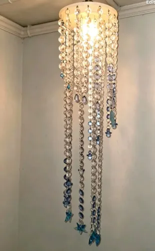 Lustre acrílico Novo. Fica lindo em qualquer ambiente . Oportunidade