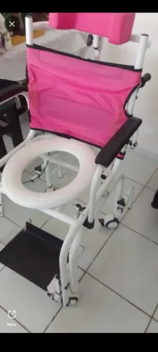 Cadeira de banho semi nova 
