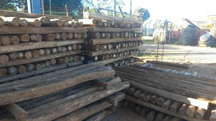 MOURÃO TRATADO 10 a 12 cm 2,20 metros 28 REAIS A PEÇA