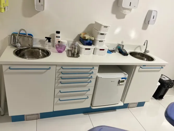 Pia Odontológica Haidee 2 Cubas | Acionamento Elétrico nos pés.