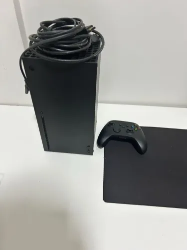 XBOX SERIES X 1T COM CONTROLE-PERFEITO ESTADO