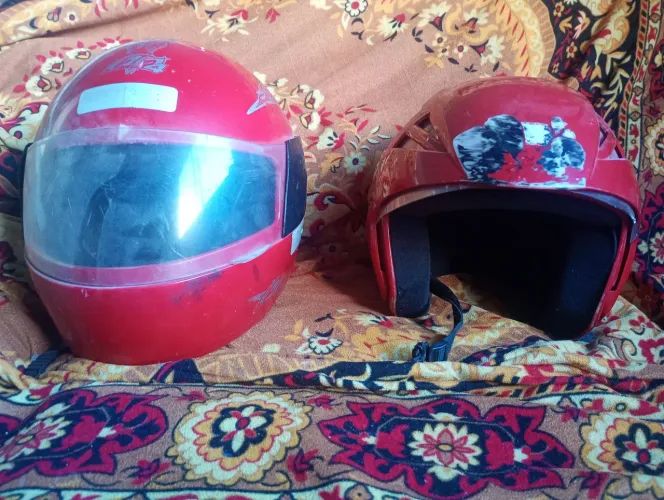 2 capacetes tamanho 60