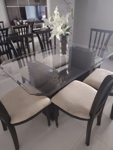 Mesa seis cadeiras, com tampa de vidro bisotados, ótimo oportunidade!