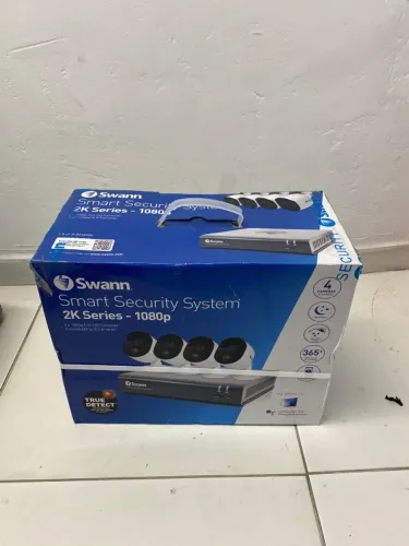 Sistema de Segurança Inteligente com DVR e Câmeras Swann (Série 2K - 1080p)
