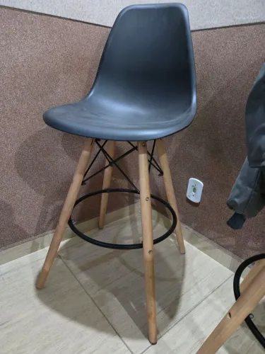 Vendo cadeiras de bistro.  Altura 0,70cm. 200 reais cada.