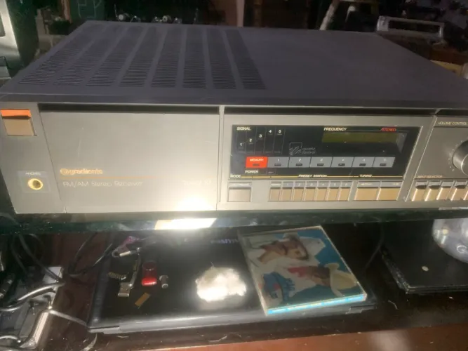 receiver estéreo FM/AM Gradiente Spect 87.  
