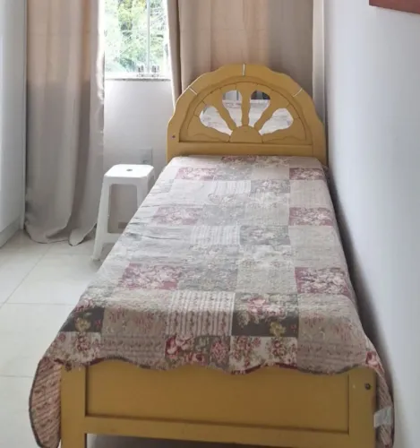 Cama de solteiro com colchão novo