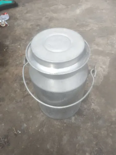 4 panela de fazer mingau no preço semi nova pra vender logo 100 reias.