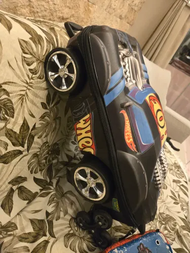 Mochila de rodinhas hotwheels e estojo homem aranha