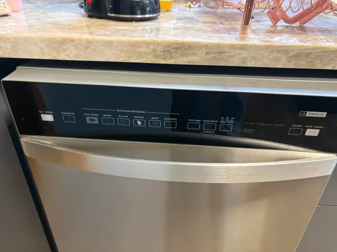 Lava-louças Brastemp 14 serviços inox - necessita reparo bomba 