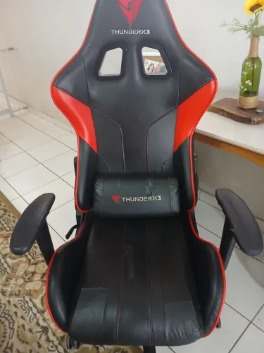 CADEIRA GAMER THUNDER X3 COM APOIO DE CABEÇA, E COSTAS, RECLINÁVEIS, GIRATÓRIA,