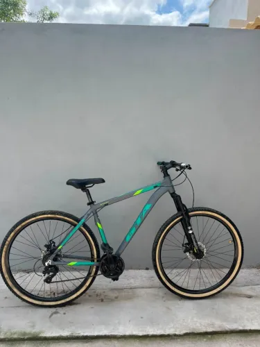 Bicicleta em ótimo estado de conservação