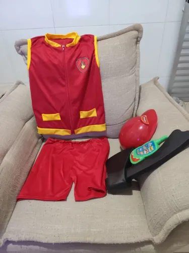 Roupa patrulha canina veste 6 anos.